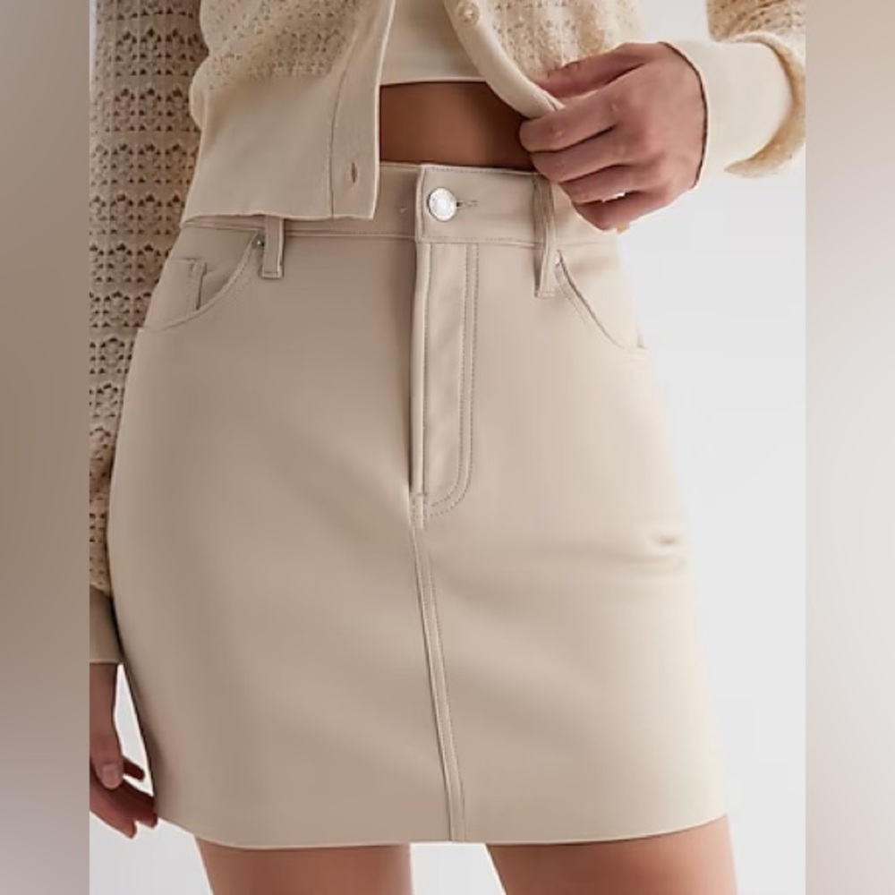 NWT • Women’s Beige Faux Leather Mini Skirt🌟